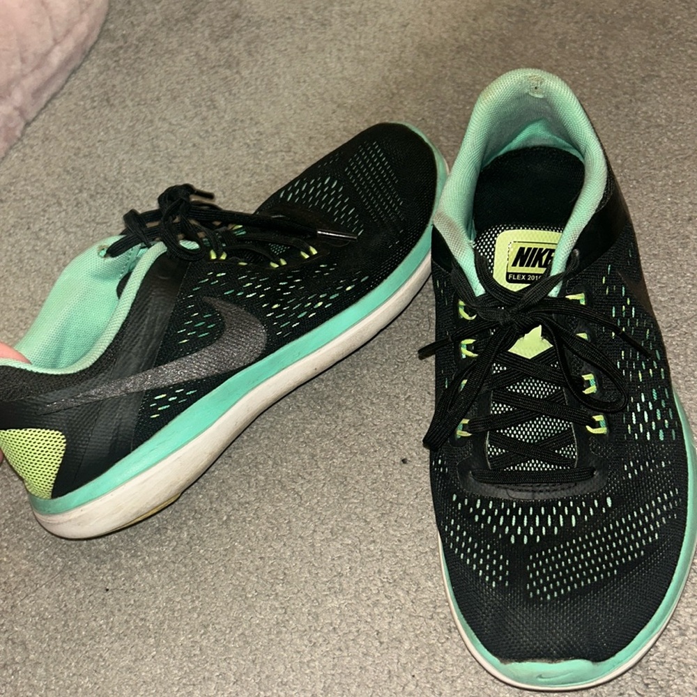 Nike flex, size 8 athletic shoe